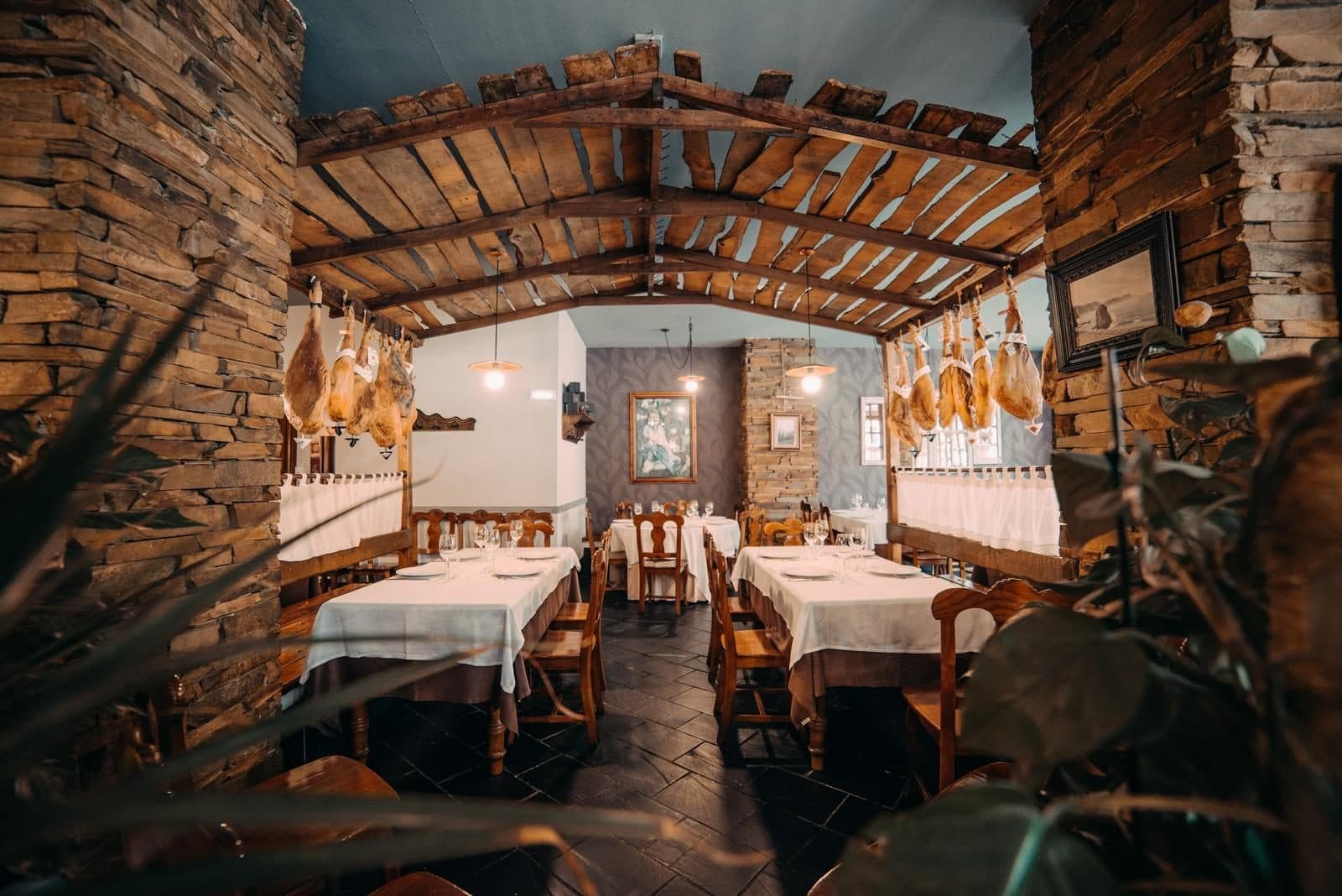 Comedor de Casa Arturo, asador en Oviedo